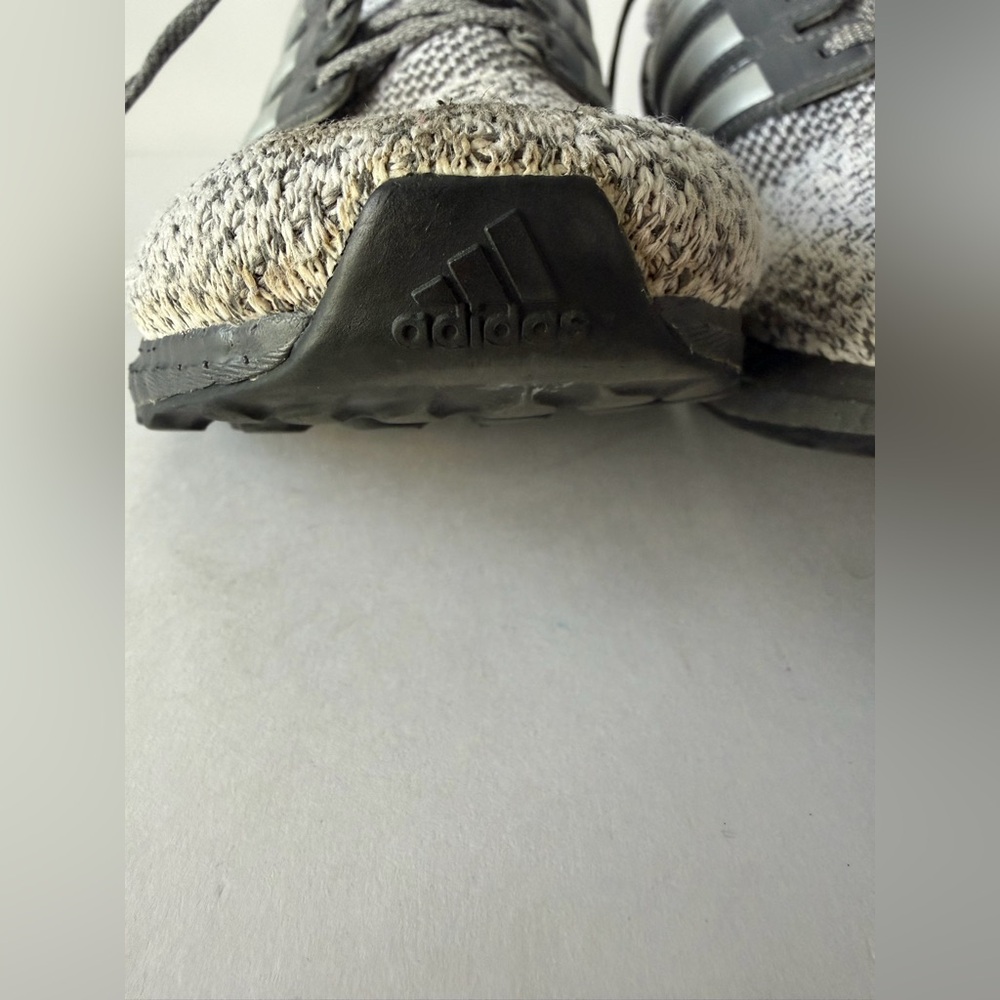 Adidas Men's BOOST size 12 - Picture 9 of 10